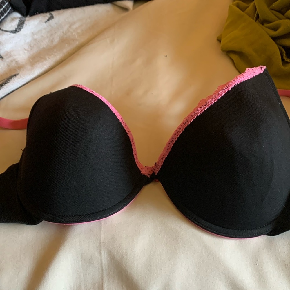 Black and pink underwire bra Fruit of the Loom 40D